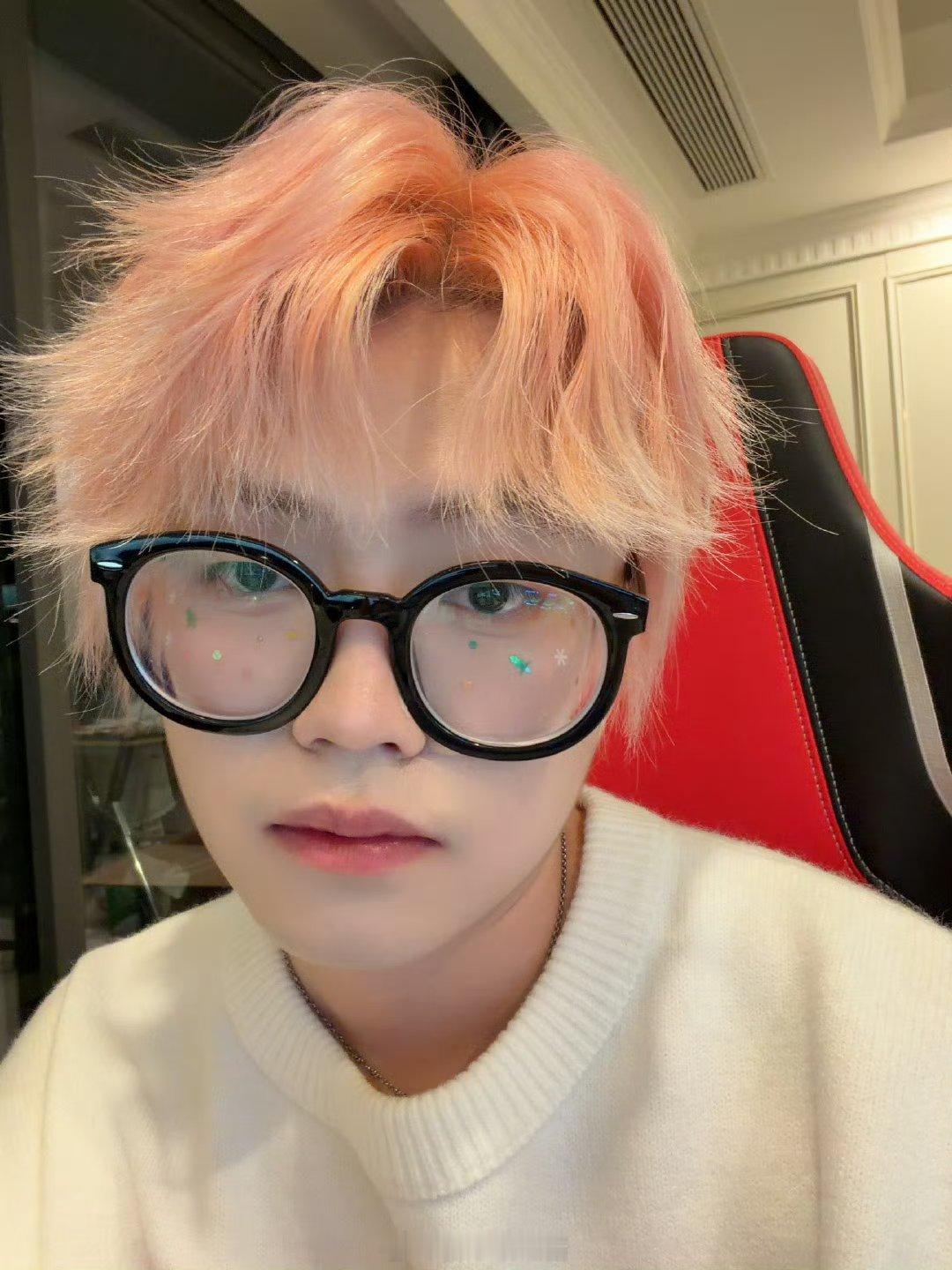 清晨生活日记 建议把你写进刑法——‘过度可爱罪’！2025pel全明星投票竞浪大