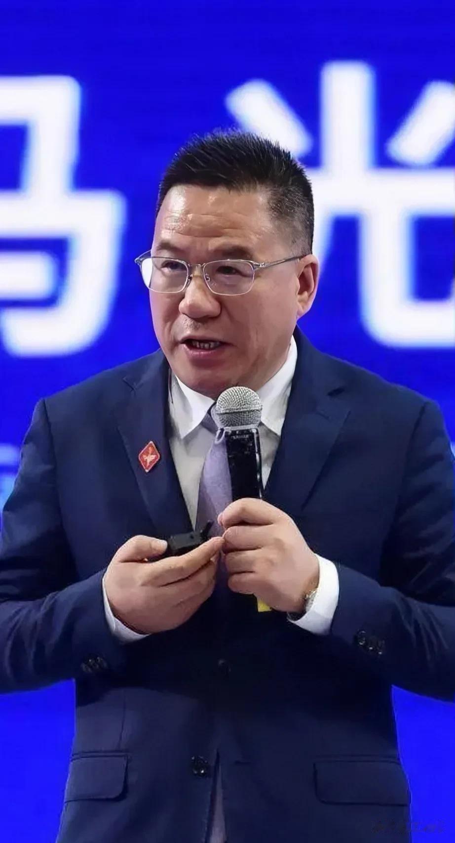 知名经济学家马光远，善意提醒普通人:挣不到钱没必要焦虑，经济形势好的时候你也没挣
