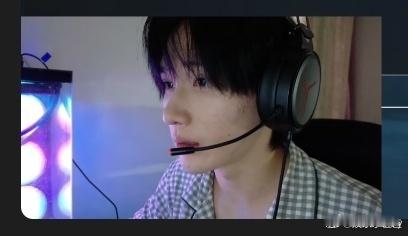 余宇涵除夕游戏直播余宇涵除夕游戏直播，治愈又温馨，少年的纯粹在镜头里太动人，除夕