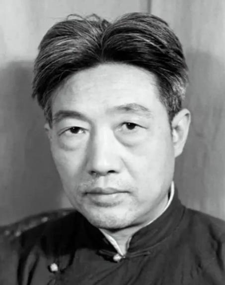 1929 年 徐悲鸿定居南京期间，得知昔日好友生活窘迫难以度日，他连夜伏案挥毫，