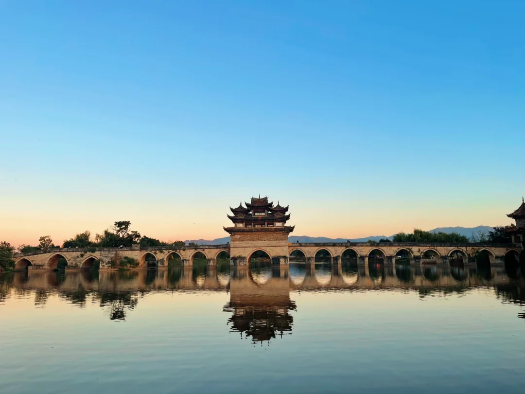 天！这倒影也太绝了吧！