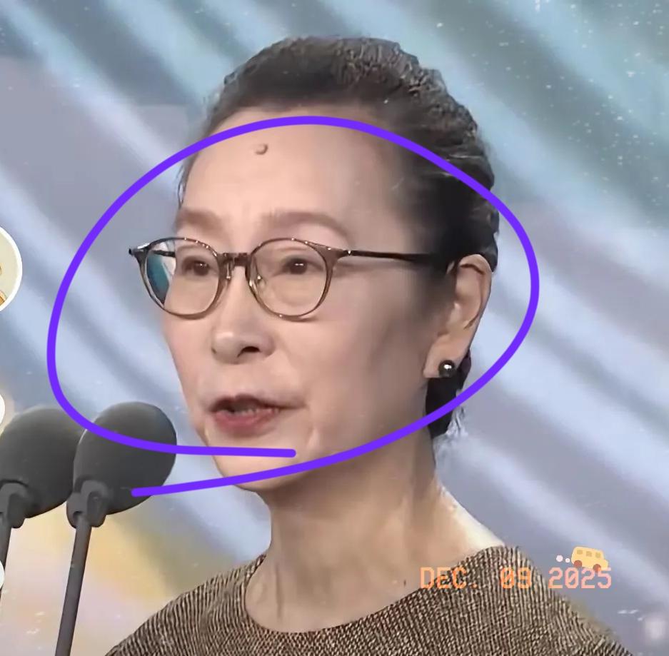 奚美娟这波表态太顶了！
上戏80周年校庆直接回怼“扒隐私党”，
给网友结结实实吃