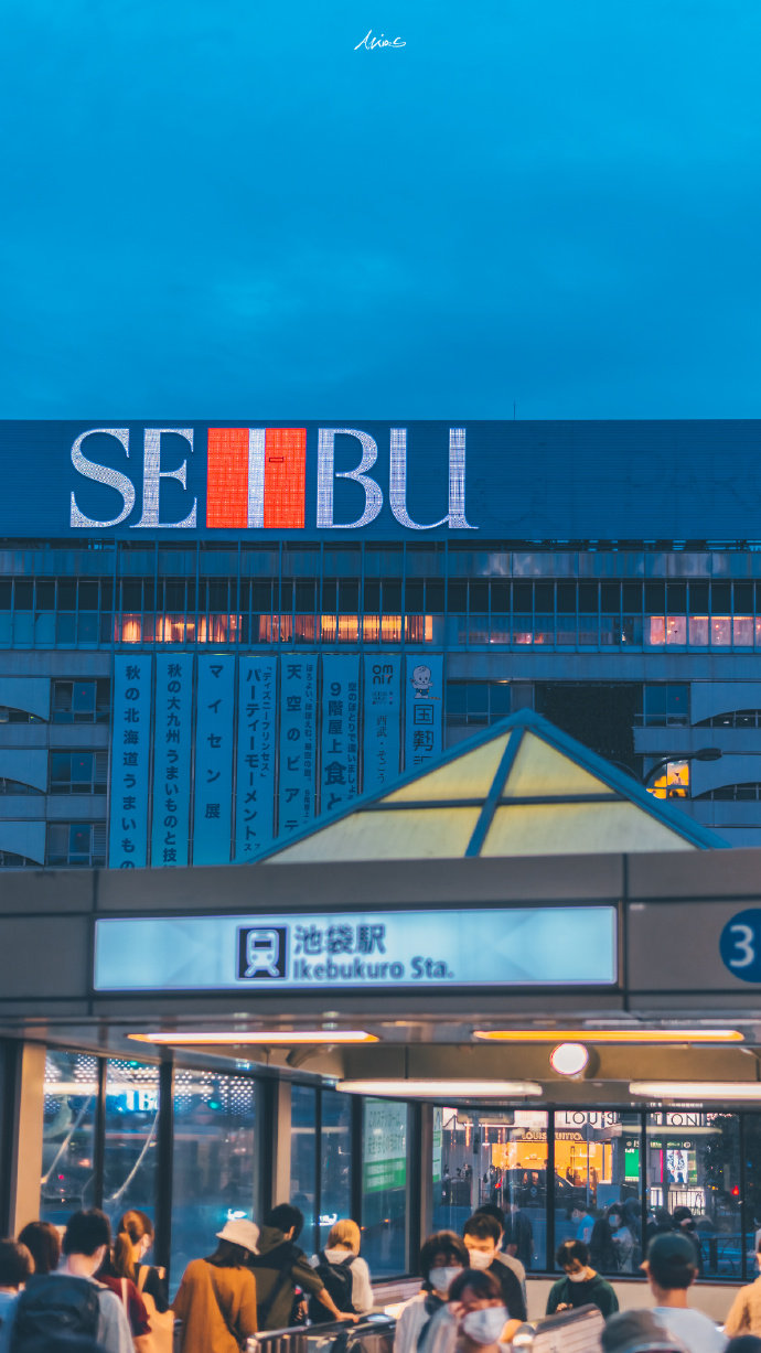 胆小鬼甚至会惧怕幸福，碰到棉花也会受伤。有时也会被幸福伤害。——太宰治