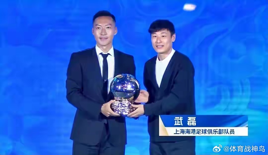 金球奖自创办以来，只有4名中国球员获此殊荣，分别是：张琳芃（1次），武磊（5次）