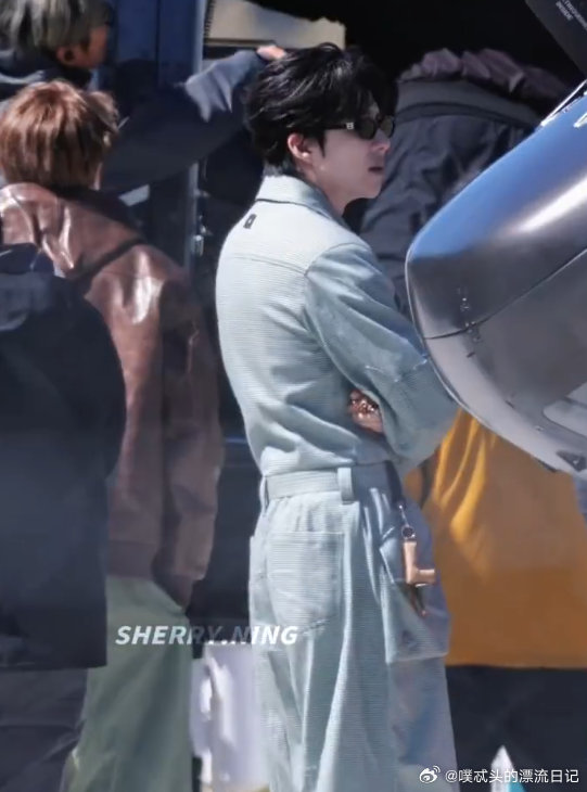 刘宇宁空中飞行员宁哥真的帅得毫不费力！飞行员造型又酷又帅，气场直接碾压，太绝了！