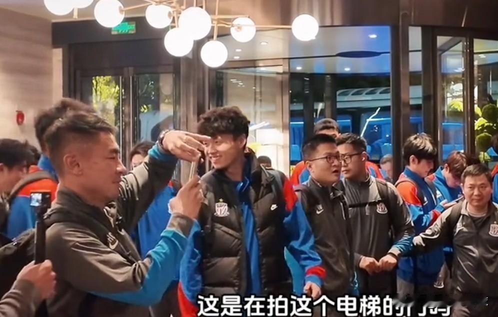 申花不应该下榻济南的魔咒酒店，去年入住这家酒店的国安，0比6负于泰山，还引发了电