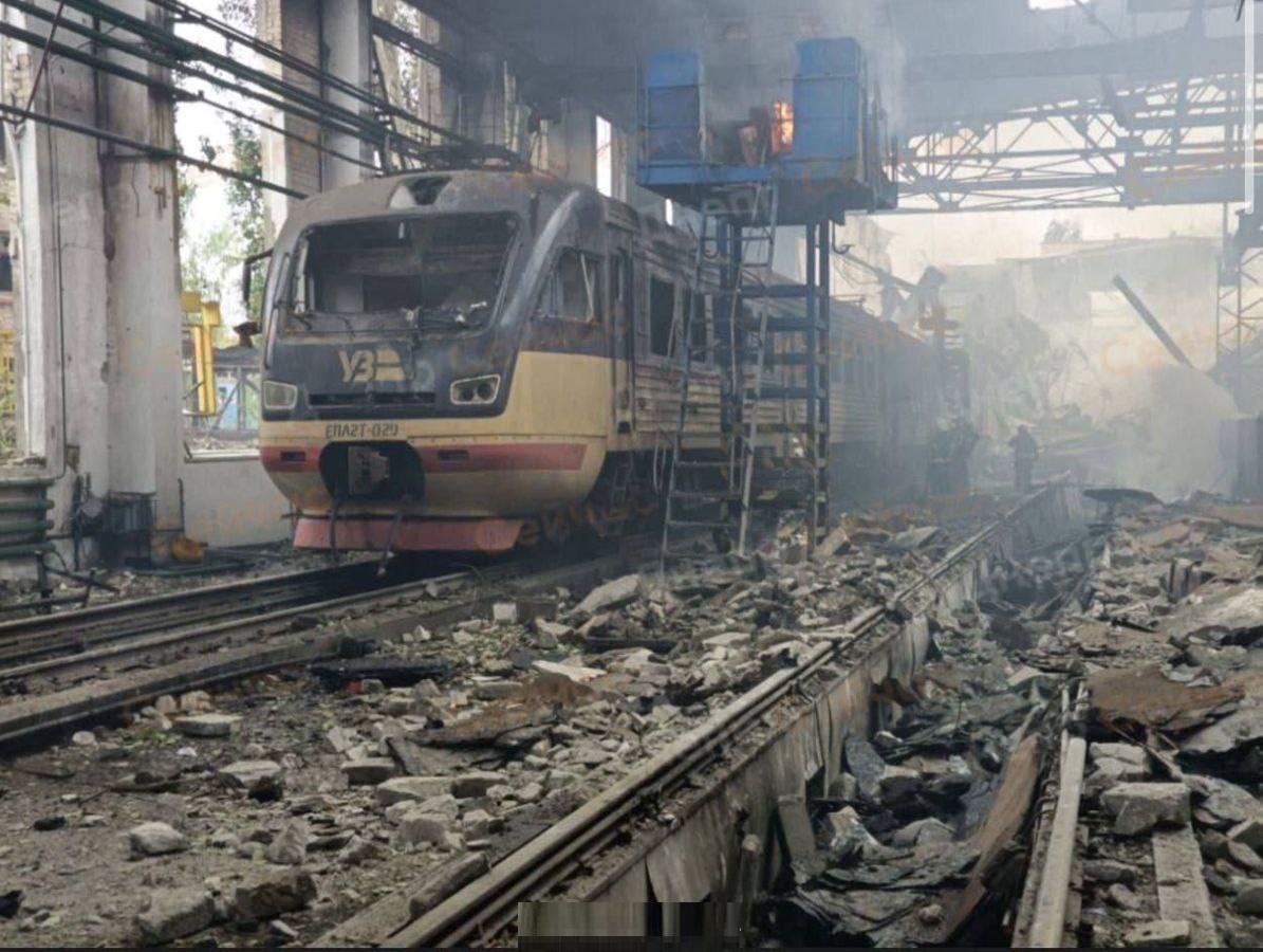 20多次剧烈爆炸，俄导弹血洗乌克兰铁路枢纽：军援刚到半路就被毁了。

俄发布战报