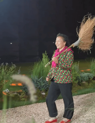 这个劳动节把秀场交给农民这才是五一该看的农民走秀 抛开滤镜与包装，最纯粹的劳动之