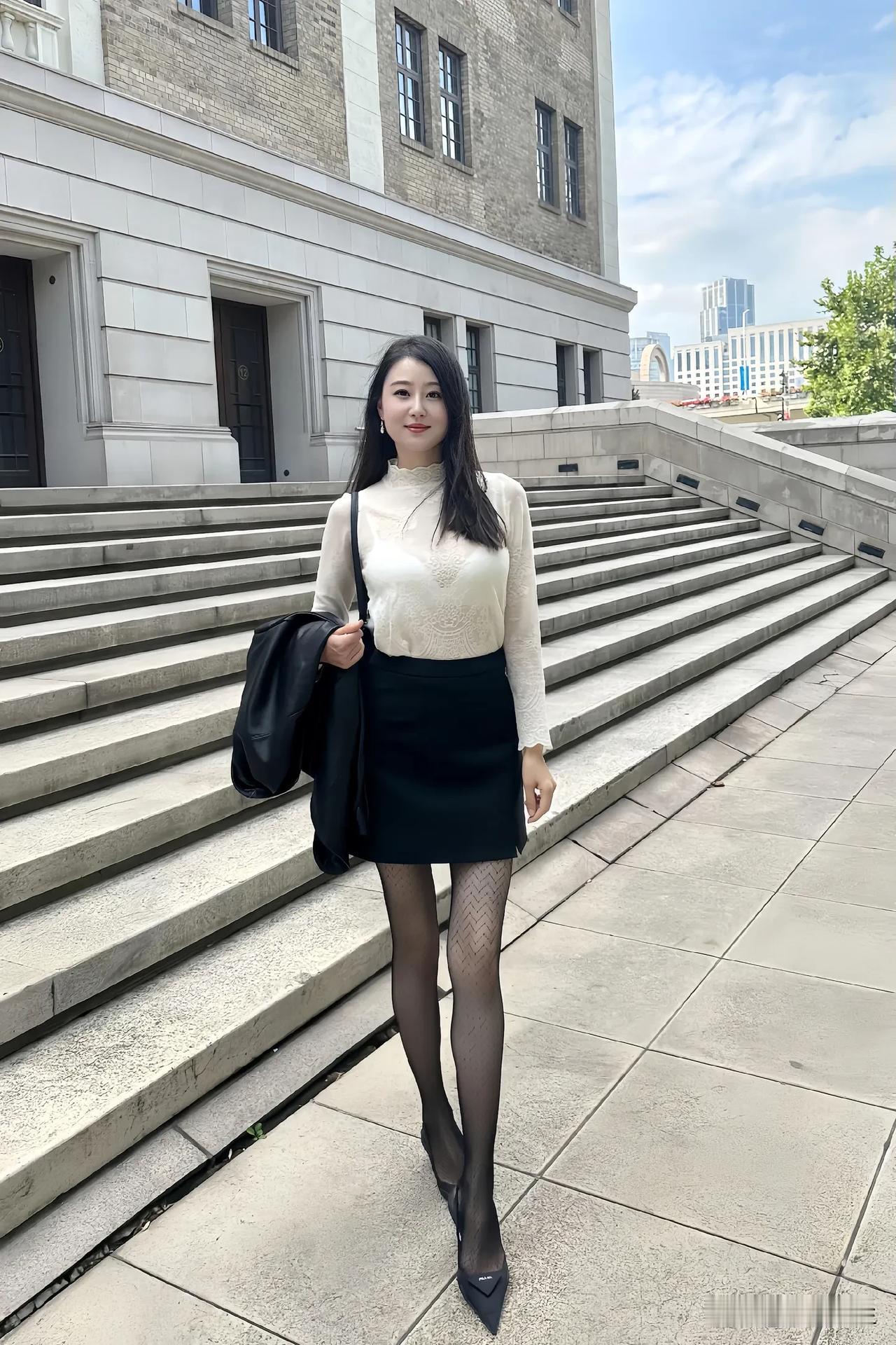 蓝天下的钢铁，也多了几分柔情。