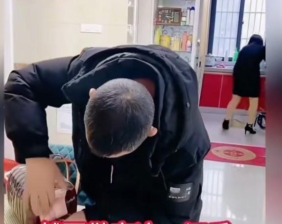 发视频也要明白一些常识，这个男人所以会这样，日常生活中这个女人肯定不会是个通情达