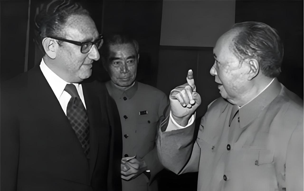 基辛格这个人，搞了一辈子外交，见过无数大人物，可到了晚年，他承认有一个人他始终没