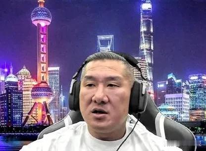 这几天网上有人传疯了。台湾那个叫馆长的网红，他抖音账号突然下架，结果第二天直接涨