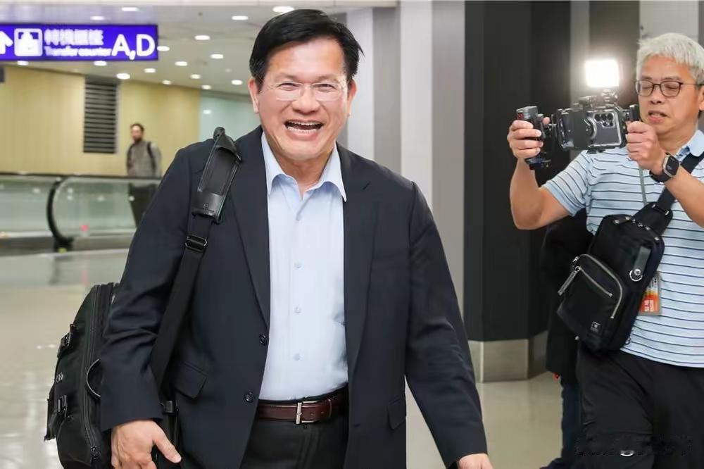 赖清德特使窜访斯威士兰已经返台，往返经过长达47小时的飞行，飞越13国领空。刚商