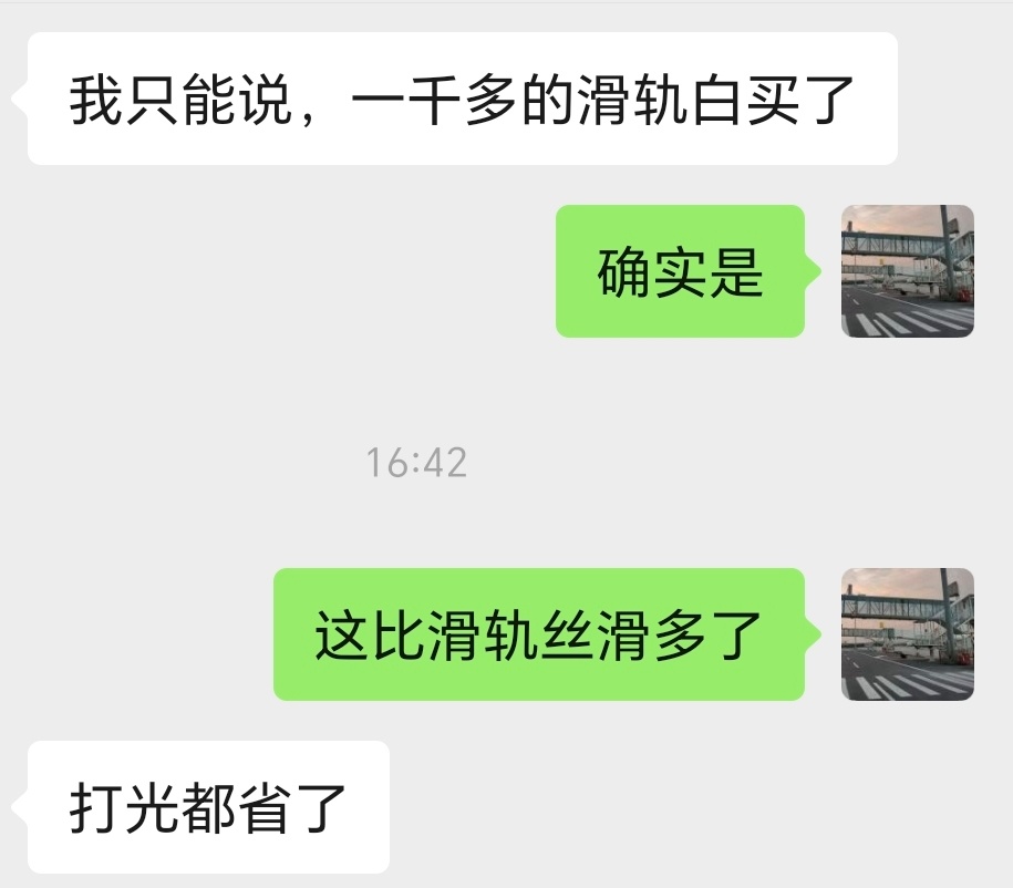 外国人对iPhone AI的看法今天还和朋友聊天，他说他拿着Al生成了两个视频，