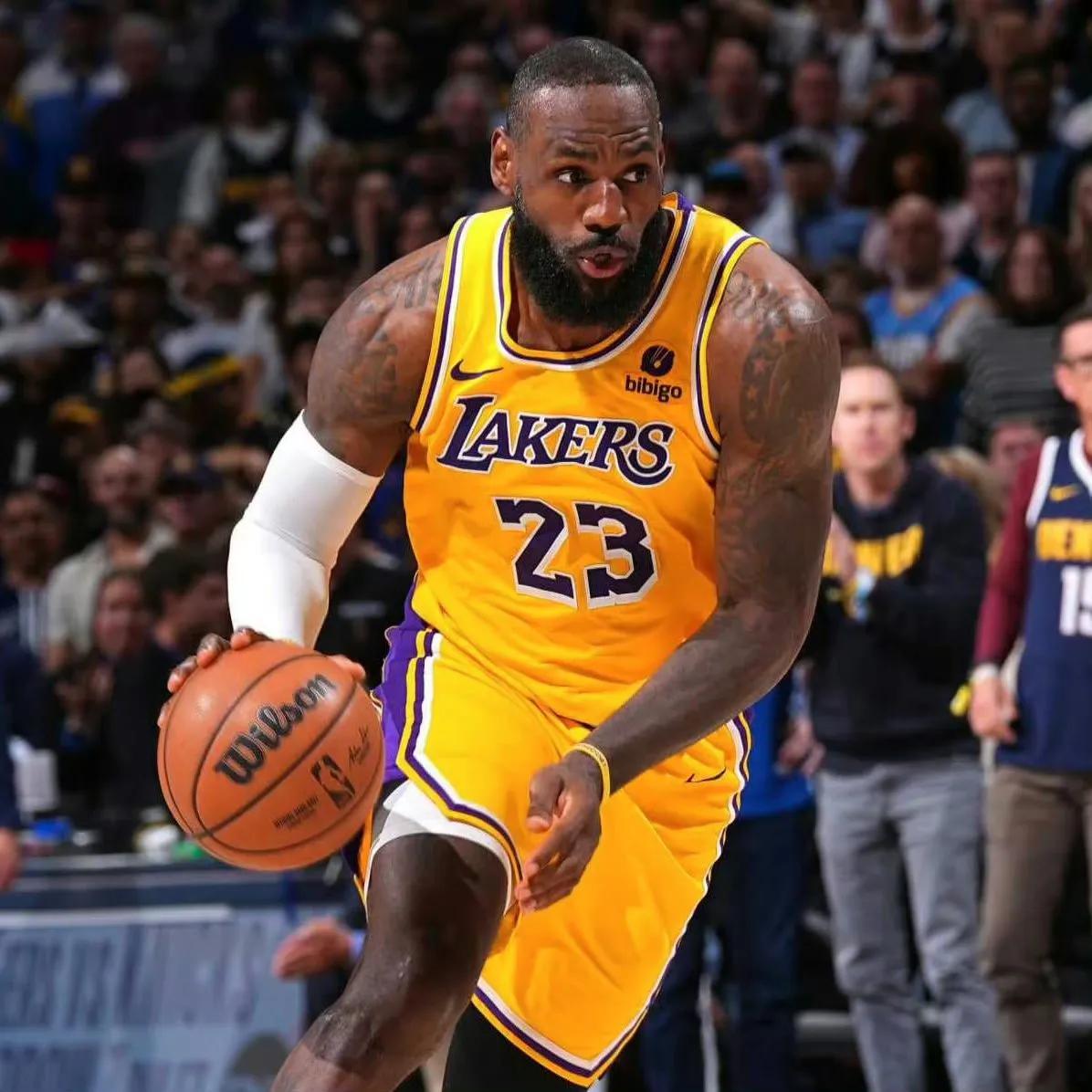 #夏日生活打卡季#美媒统计NBA季后赛历史上单场25+5+5的球员：詹姆斯断崖式