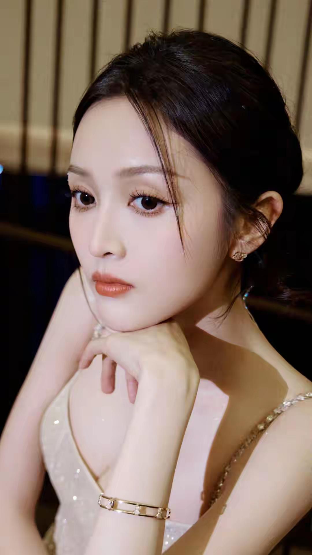 吴宣仪春节与智己从容出行