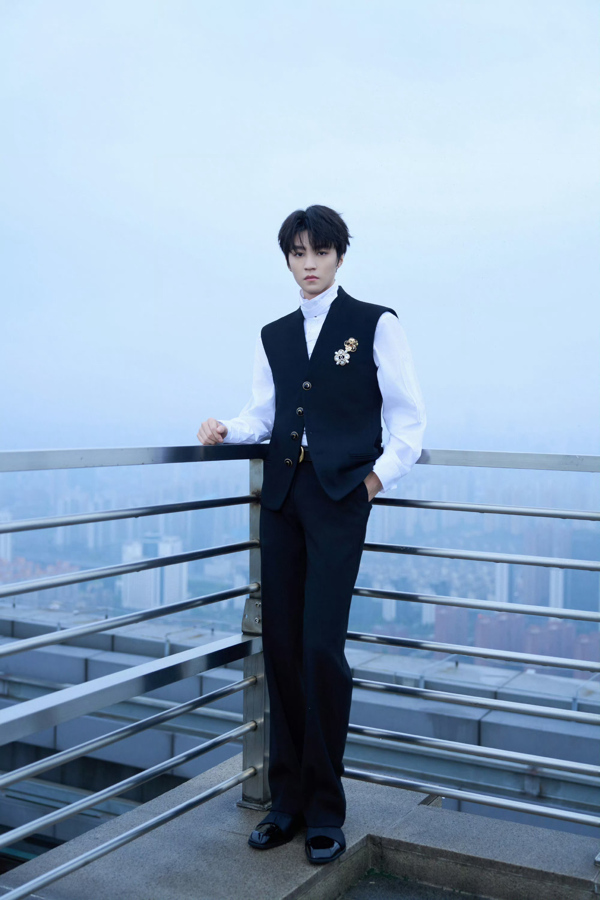 王俊凯今日《乘风2026》直播造型大片，小凯好贵气 王俊凯送考徐洁儿