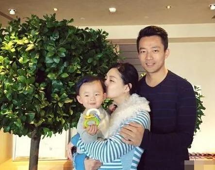 我很想骂汪小菲。

其实，我很讨厌婚内劈腿的男人，只是我的观点无法对抗洪流。因为