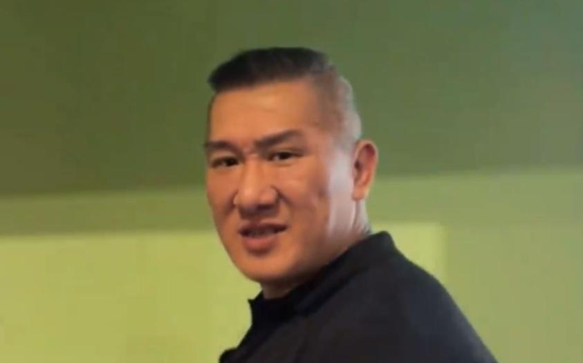 馆长和汪小菲火了！



汪小菲这次陪着馆长
走了好几个地方
看起来相处得还算不