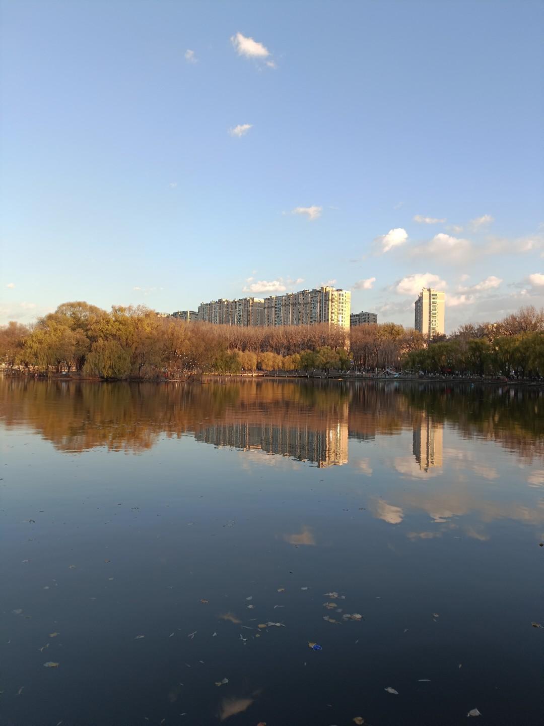 晒图笔记大赛鞍山二一九公园，午后的湖水