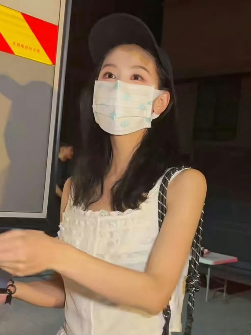 陈都灵额头受伤，前段时间马失控[融化]然后腿伤头伤[泪][泪]我的妈耶[泪] ​