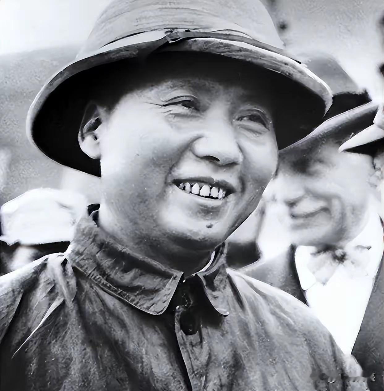 老人家在重庆谈判时戴的这顶帽子，背后原来还有这么精彩的故事，如果不看海天的这篇文