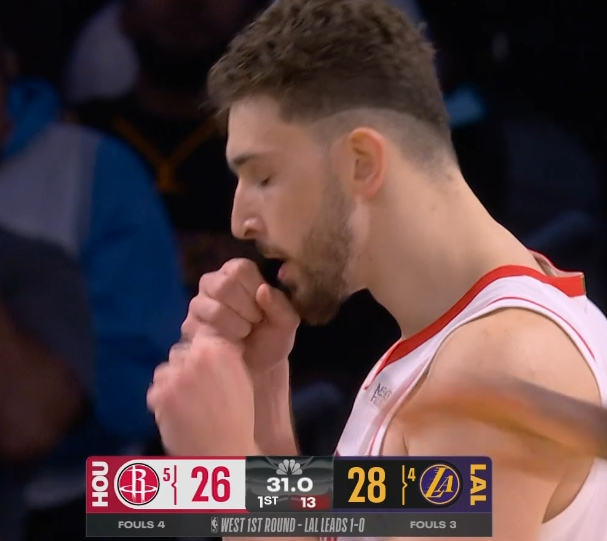 申京怎么就是这样的表现呢？ 首节啥也没干 队员给他拉开他单打不行 背身打锋线一步