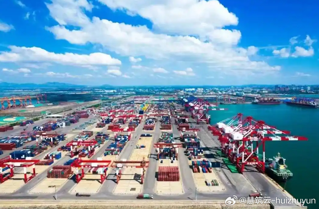 “十四五”期间，东北陆海新通道建设按下“加速键”，以锦州为核心枢纽的基础设施网络