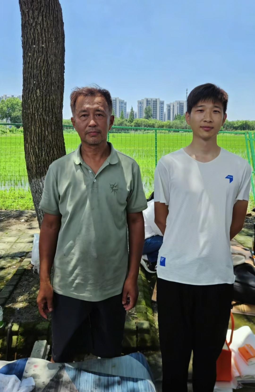 沈巍是博爱的，几乎能对所有小主播和粉丝做到“一视同仁”，但他说自己也是有所偏爱的