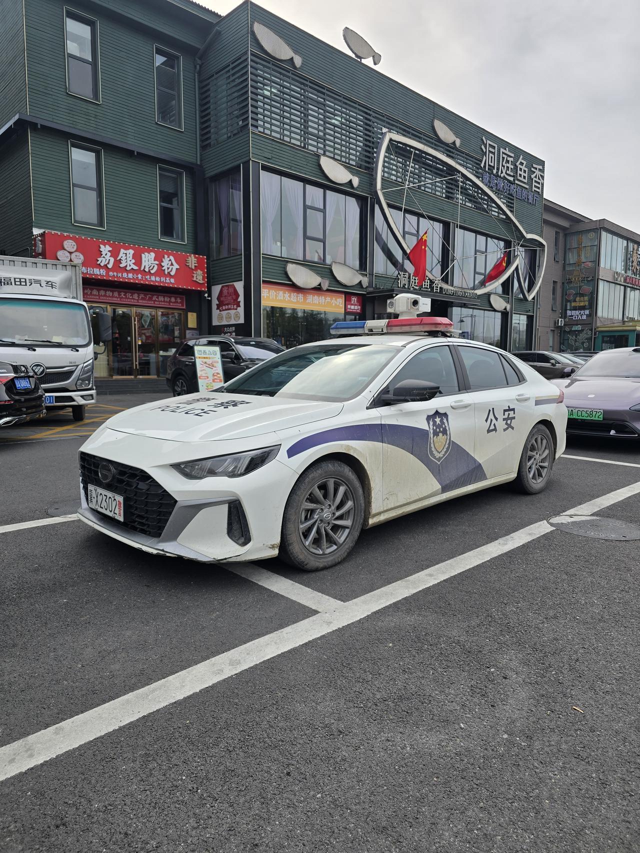 影豹本来是十万级的家用运动轿跑，主打个性和性价比，现在能被采购进公务用车序列，某