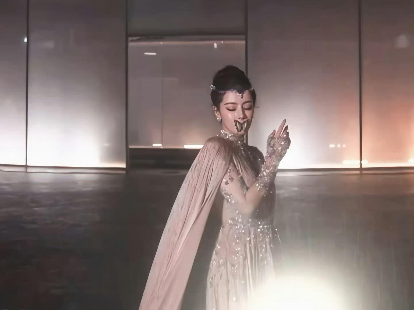 如果给这套取名字，就叫西域神女行不行“北疆开出过很多花，她是最富贵风情的一朵”我