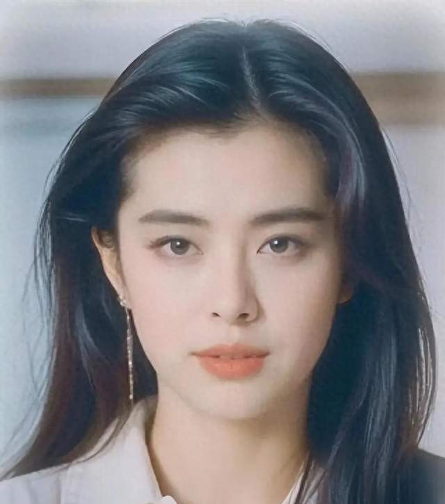王祖贤隐退22年后首度受访，否认因情伤退圈，28岁就已萌生退意
