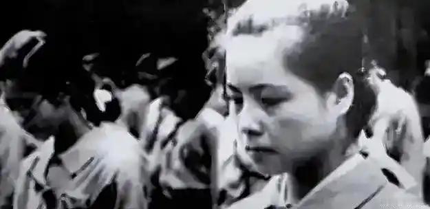 谁敢相信，一个在中国农村洗衣做饭32年、本分老实的农妇，真实身份竟是一个背景极不