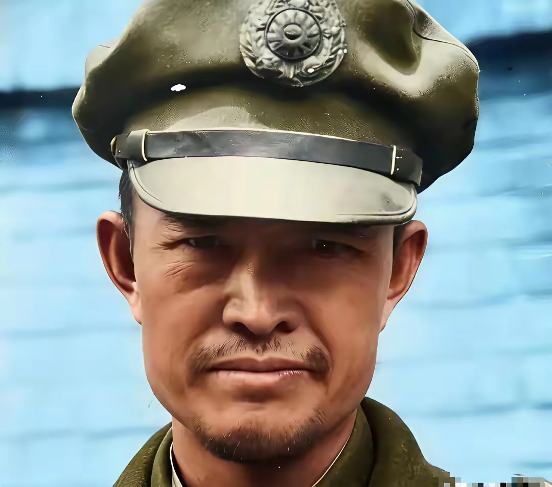 1949年，赵世玲太原被俘后的一张留影，神情凝重，数月后被处决。 