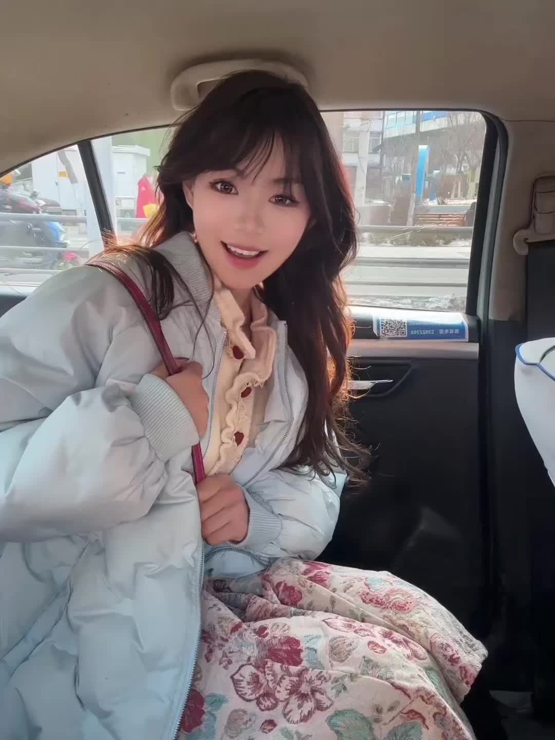 她笑起来好甜我想让她一直天真