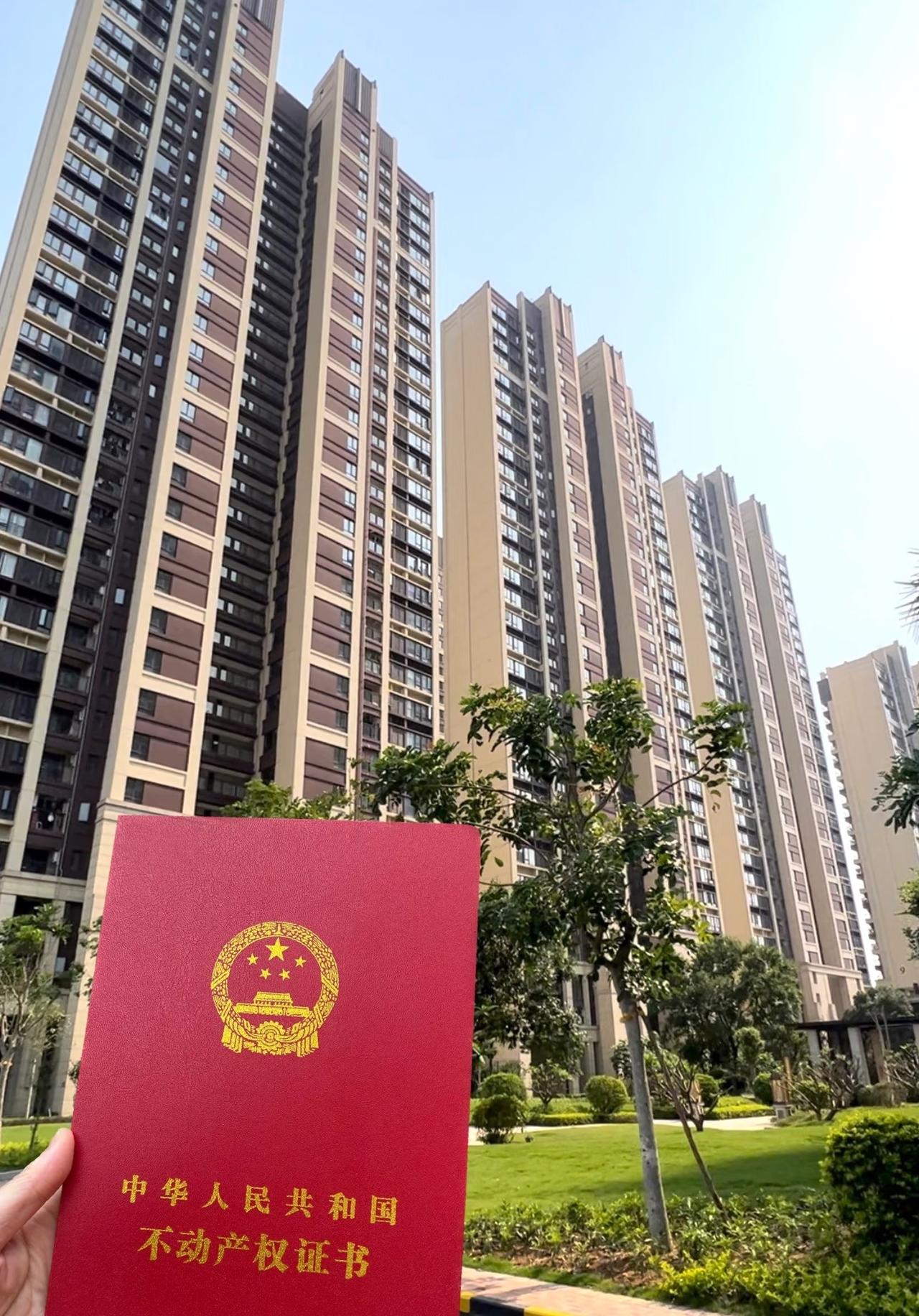 高中同学小马和小丽是重组家庭，
小马一个女儿，小丽一个儿子，
本来想着凑钱买套房