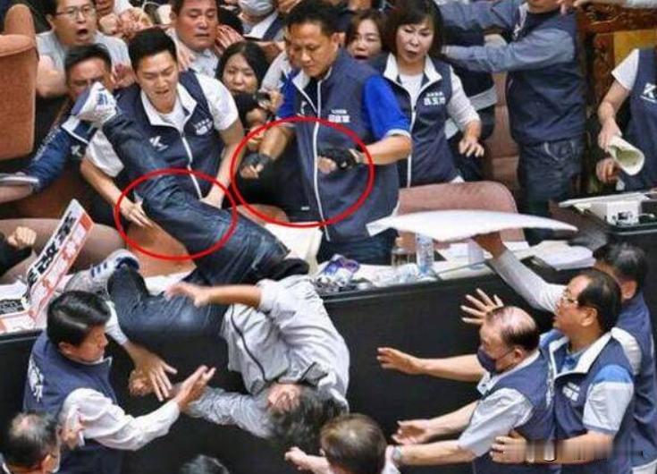 沈伯洋没在怕？台退将怒斥：别拉台湾同胞下水！
 
大家好，我是大叔问Dao。最近