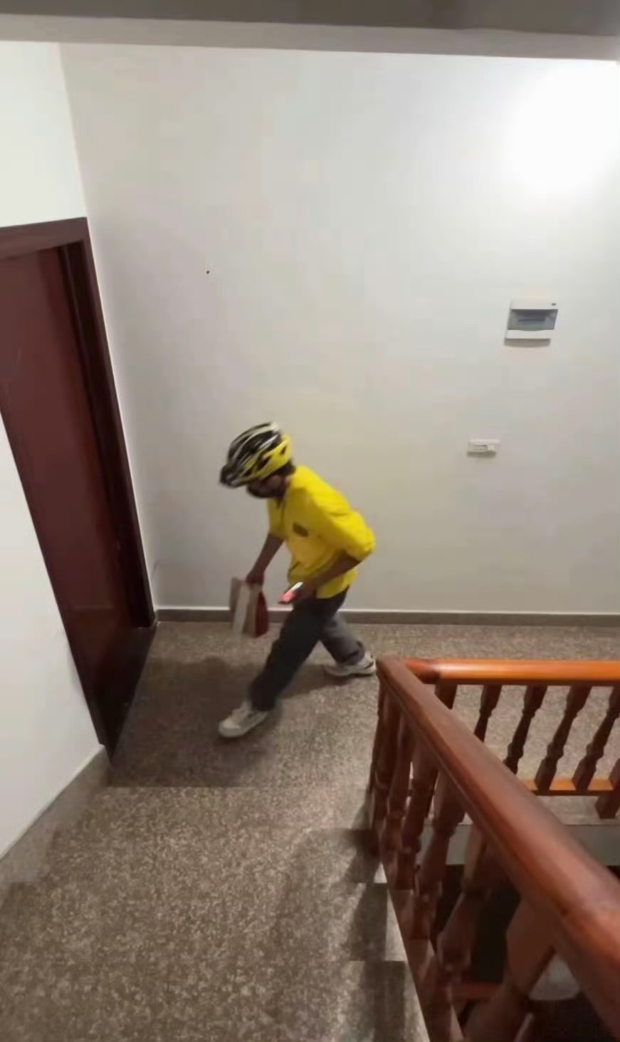 迅雷不及掩耳之势具象化 