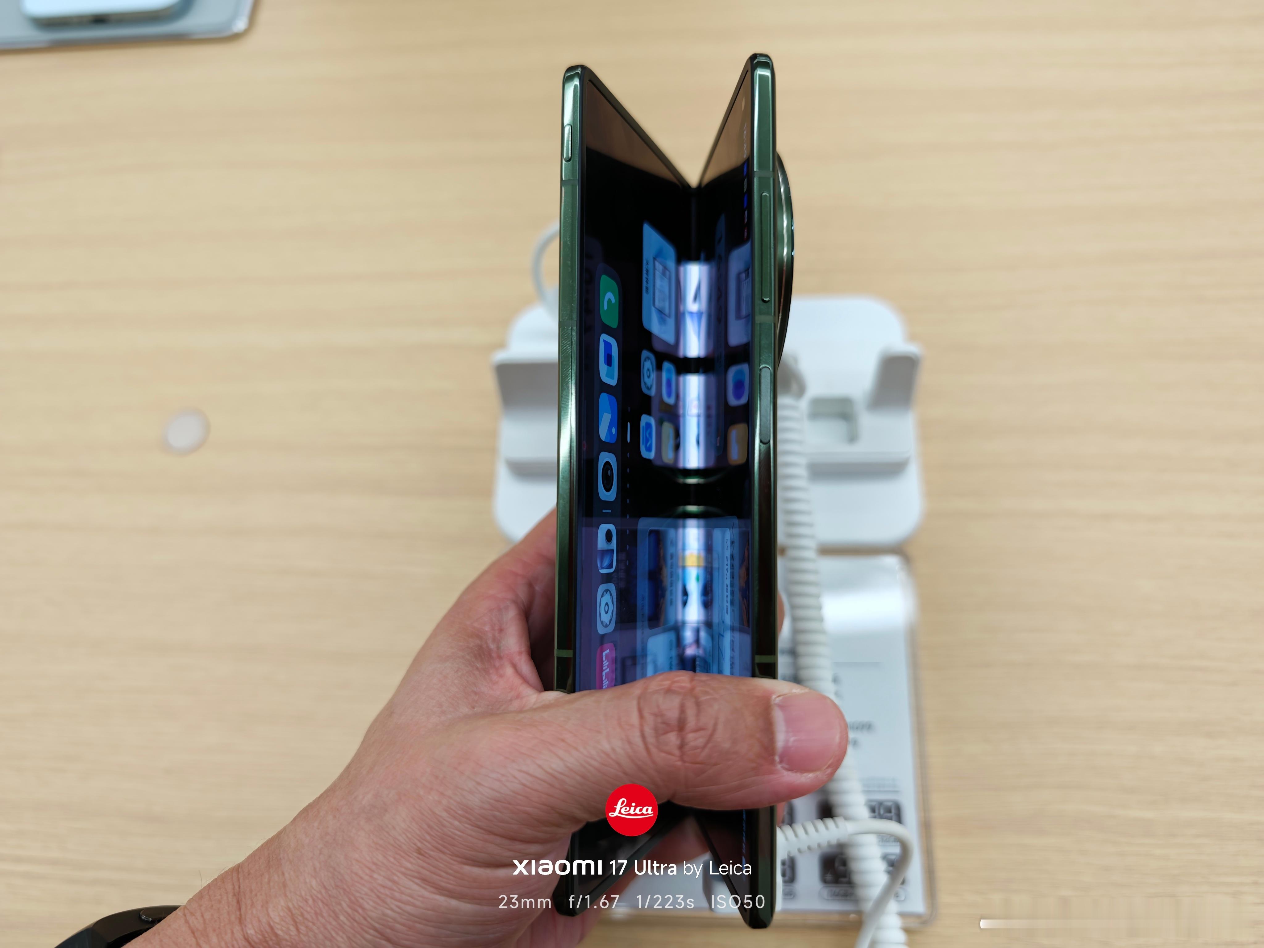 偶遇vivo X Fold5，折叠屏已经做到了比直屏手机还要轻了，真是进步太大了