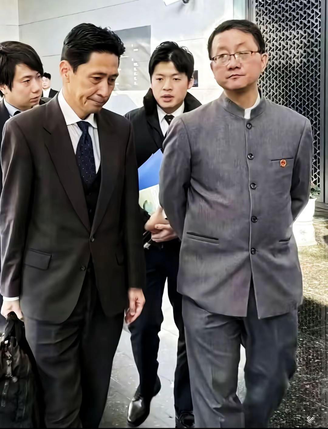 对，我们已经不是百年前的我们了。中国万岁。