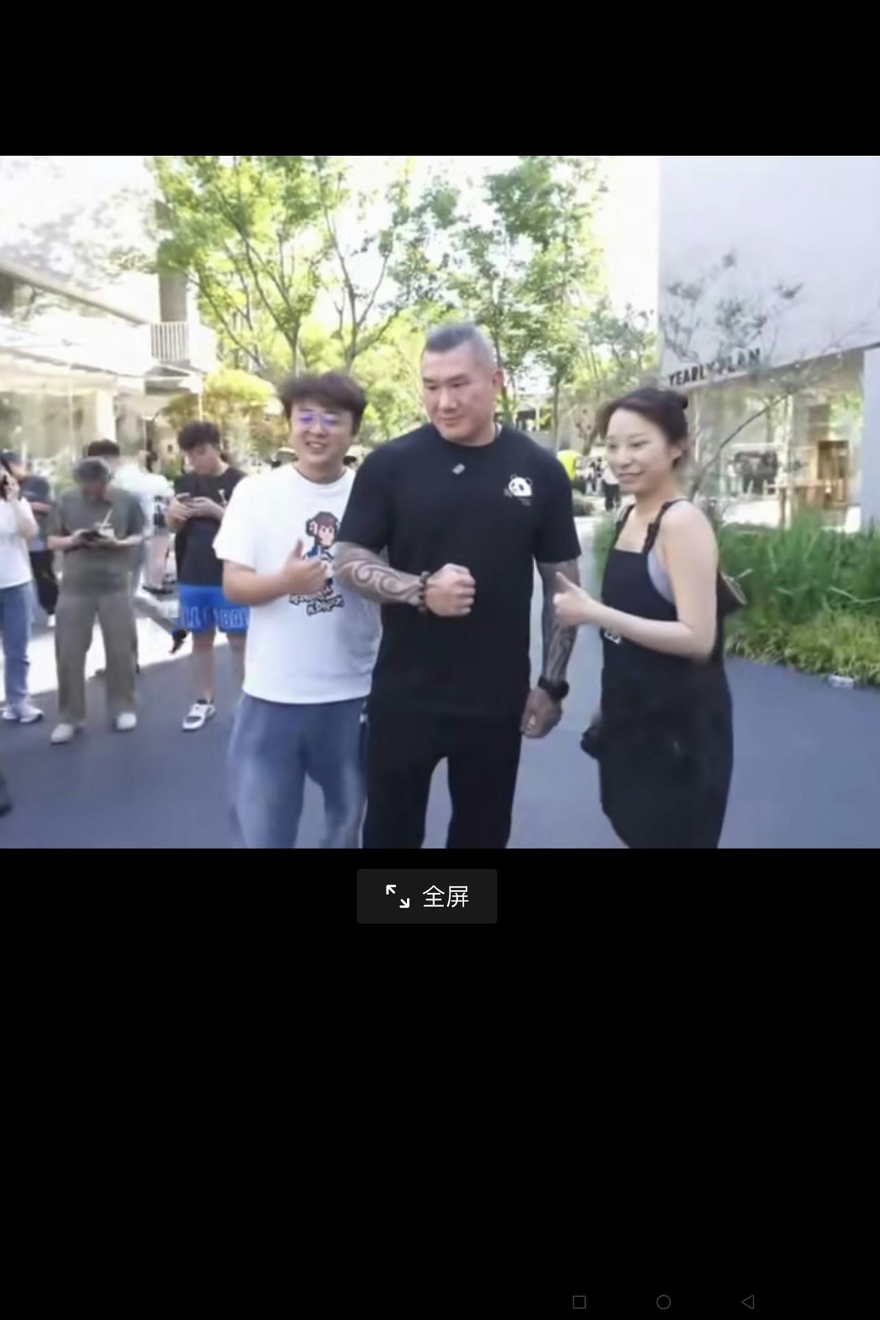 陈广汉合影握拳到底是习惯还是尊重人，这还真值得琢磨！
从广交会来看，傲意科技工作