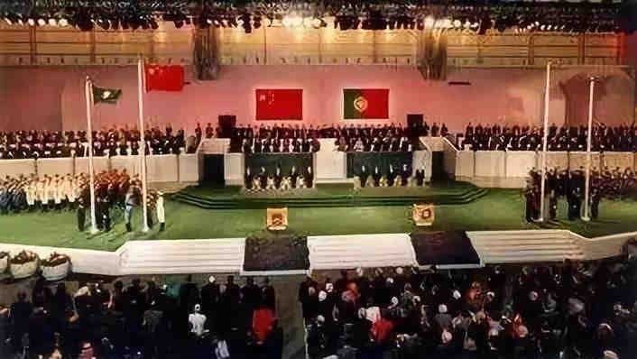 澳门回归祖国26周年26年前我搬着小马扎坐在电视机前看着澳门回归倒计时流着眼泪的