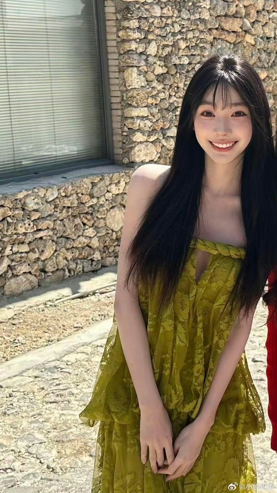 易梦玲齐刘海还是能看的 