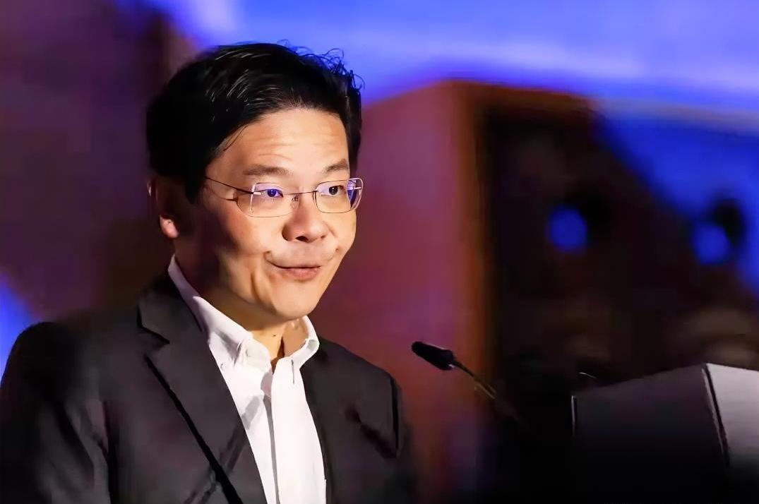 最近这波操作，真能让人窒息。新加坡总理黄循财刚在彭博论坛说了几句话，立马就变“大