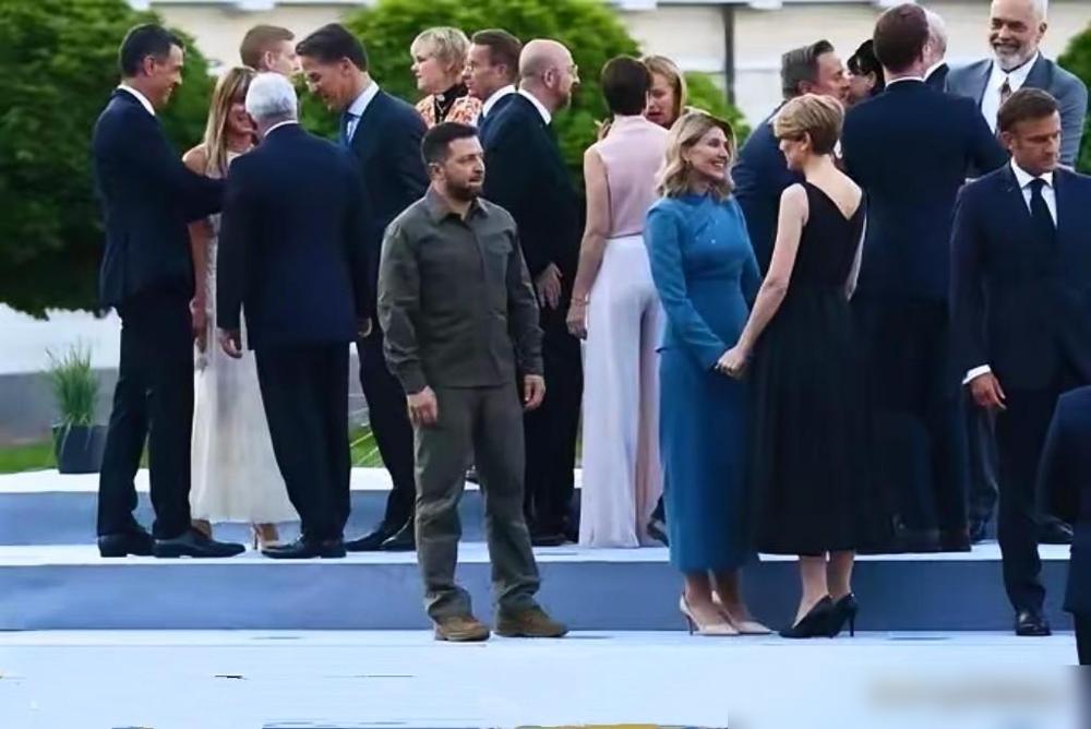 仗打了三年半，回头看乌克兰，代价实在太沉重了。人口大量流失，经济被拖垮，大片土地