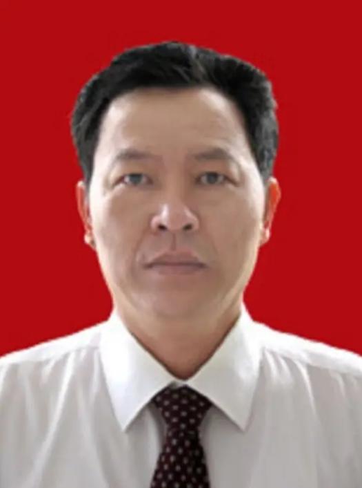 1984年，战斗英雄杜海山被妻子告上法庭，妻子含泪控诉：每月70块钱的工资，他只