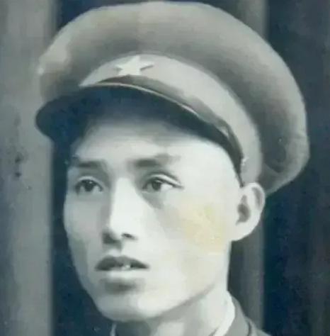 1942年，赵培宪被俘，日军捆住他的双手，把他押到训练场给新兵练刺刀，但被赵培宪