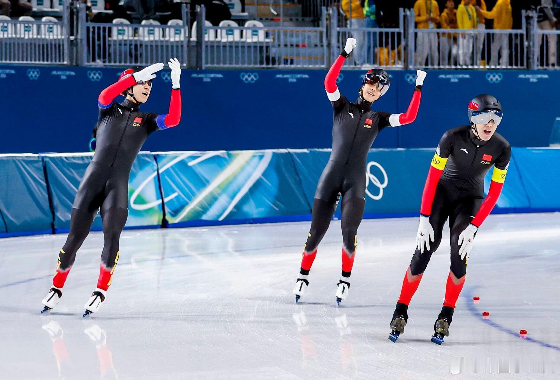 中国速滑男队再战团体追逐创造历史！中国速滑男队首次闯入冬奥男子团体追逐四强！今晚