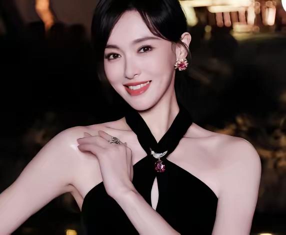只要唐嫣不塌房，她演技好不好，已经不重要了。

说白了，她现在最大的资本不是那张