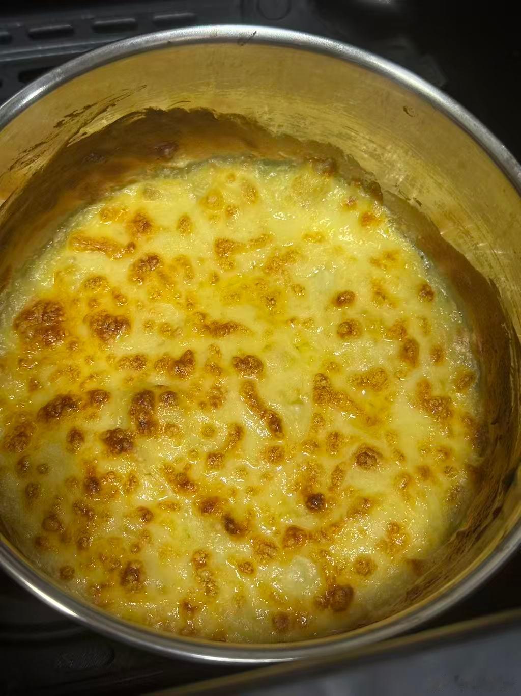 当我用新鲜榴莲做了芝士烤榴莲之后，总结出：新鲜榴莲还是得直接吃才香啊！烤之后把榴